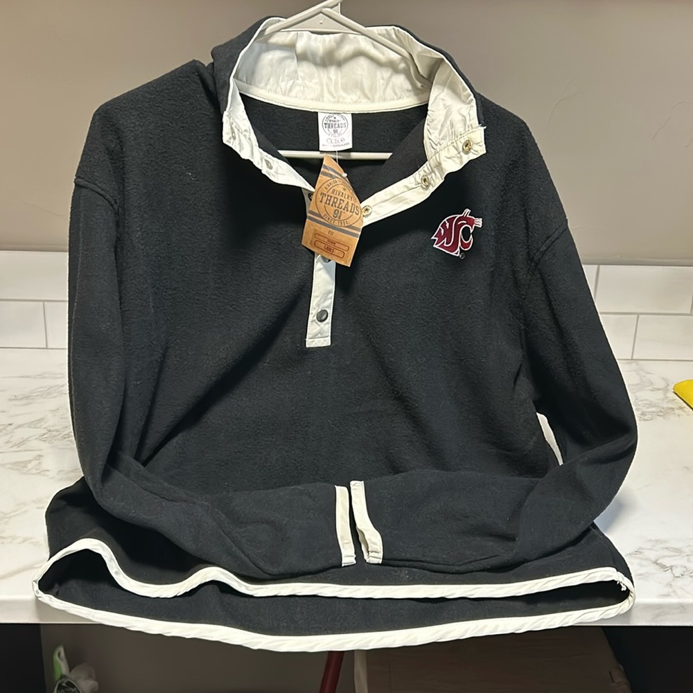 Black fleece cougar pullover